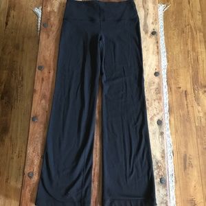 Women’s size 6 wide legged lululemon pants